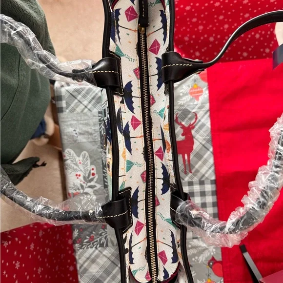 RARE 🦄 BRAND NEW Dooney & Bourke Mary Poppins Returns Tote! - Picture 5 of 13